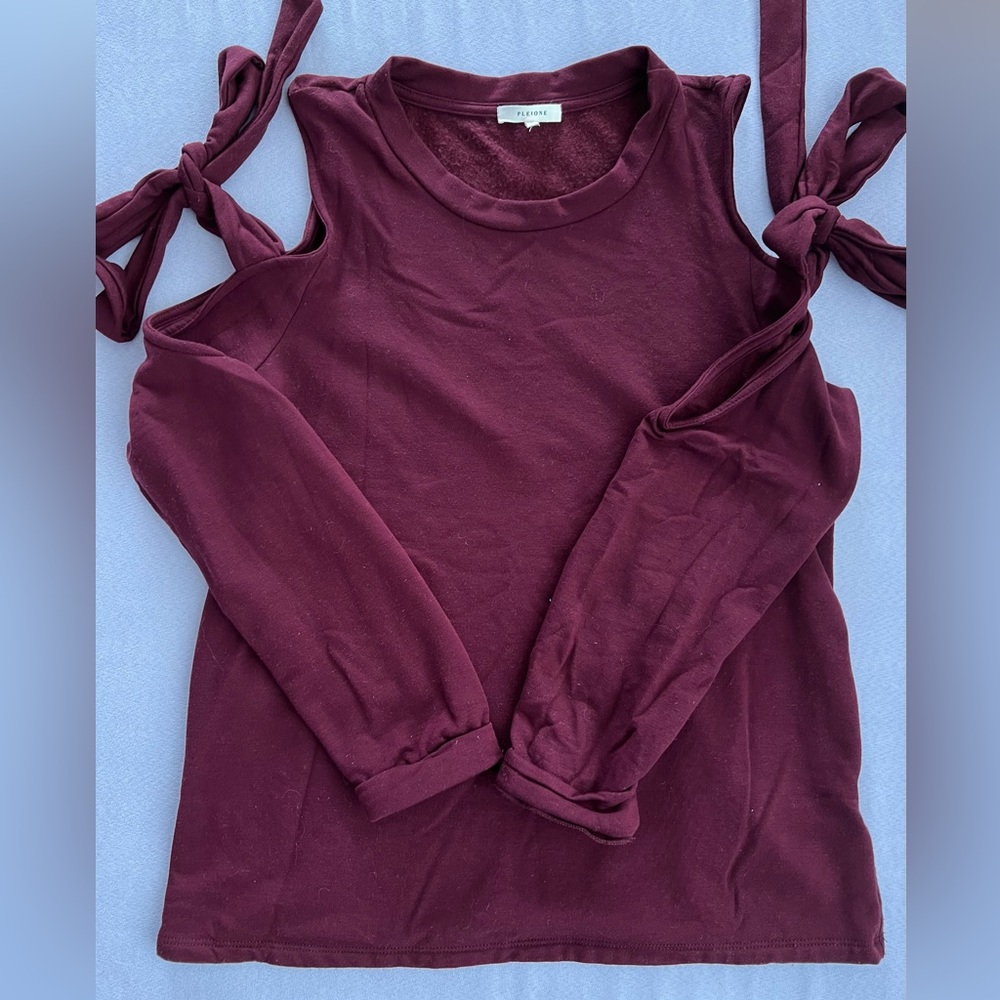 Pleione Cold Shoulder Top (Size S)